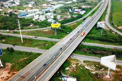 [Infographics] Ba dự án cao tốc Bắc Nam chuyển sang đầu tư công