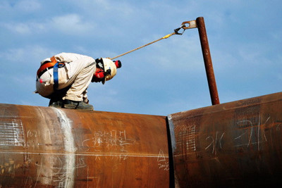Giá dầu thế giới giảm khi Mỹ trừng phạt Iran