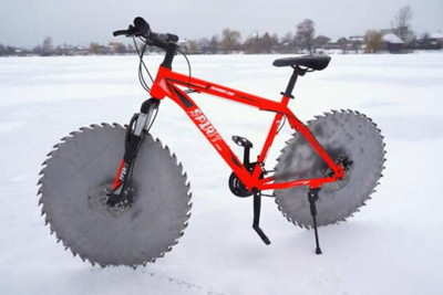  [Video] Phép màu giúp chiếc xe đạp vô tư đi trên băng tuyết 