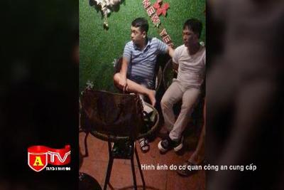 [Video] Hà Nội: Bắt quả tang đối tượng bán ma túy tại quán cafe