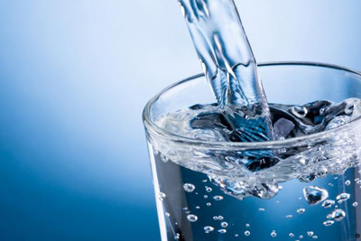 [Infographics] Khoảng 2,2 tỷ người thiếu nước uống an toàn