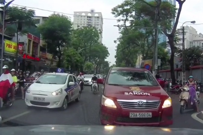 [Video] Bài học cho tài xế lái xe kiểu "khôn lỏi"
