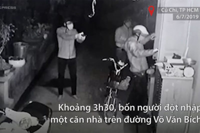 [Video] Nóng: Băng trộm rút súng uy hiếp chủ nhà ở Sài Gòn