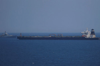 [Video] Cận cảnh tàu chở dầu của Iran bị Anh bắt giữ ngoài khơi Gibraltar