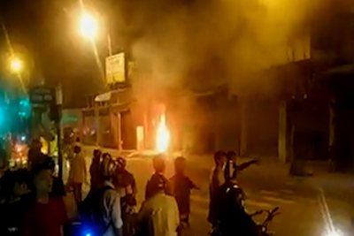 [Video] Cửa hàng bán đầu lân ở Sài Gòn bốc cháy trong đêm