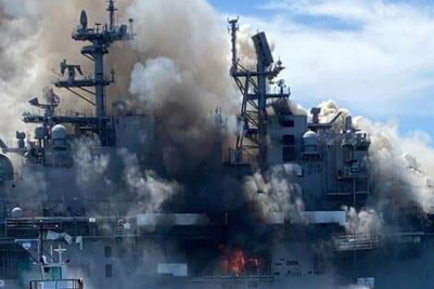 [Video] Siêu tàu đổ bộ Mỹ bốc cháy và có nguy cơ bị loại biên vì thiệt hại nặng nề