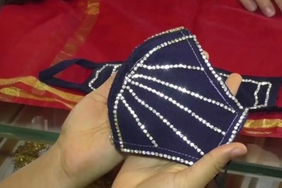 [Video] Khẩu trang kim cương thật giá hơn 5.000 USD ở Ấn Độ