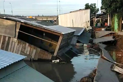 [Video] 5 căn nhà ở Đồng Tháp trôi xuống sông vì sạt lở