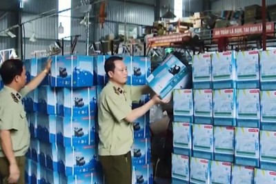 [Video] Hà Nội thu giữ gần 500 máy bơm "hàng nhái", gắn mác Việt Nam