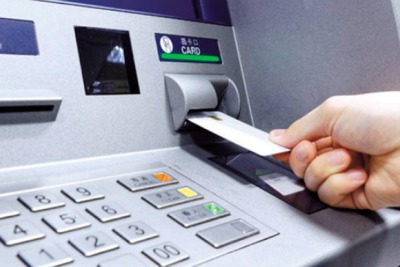 Ngân hàng Nhà nước yêu cầu các ngân hàng giảm phí giao dịch trên ATM, POS
