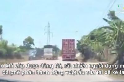 [Video] Vượt ẩu nơi có biển cấm, xe tải đấu đầu xe khách