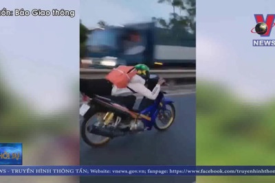 [Video] Xử phạt thanh niên “làm xiếc” trên quốc lộ