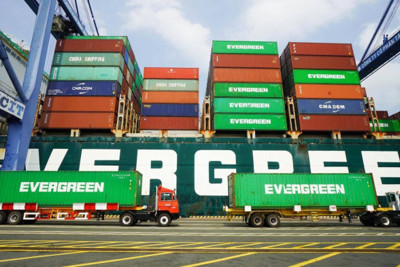  Hàng container qua cảng biển Việt Nam tiếp tục tăng mạnh