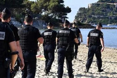 [Video] Cảnh sát Pháp được trang bị "tận răng" để bảo vệ hội nghị G7