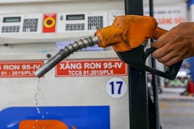 Giá xăng dầu quay đầu giảm do động thái từ Iran