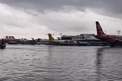[Video] Sân bay Philippines ngập trong nước do bão Bailu 