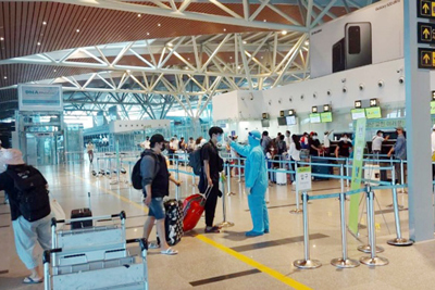 Cục Hàng không Việt Nam yêu cầu các hãng hàng không dừng bán vé nội địa