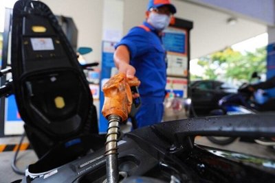 Giá xăng dầu tiếp tục giảm