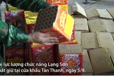 [Video] Xe container chở 13 tấn pháo