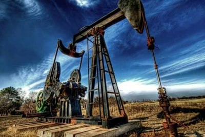  Giá xăng dầu leo dốc do sản lượng ở Mỹ gián đoạn
