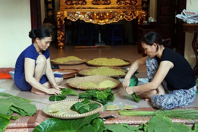 [Video] Tận mắt xem quy trình làm cốm ở làng nghề nổi tiếng nhất Hà Nội