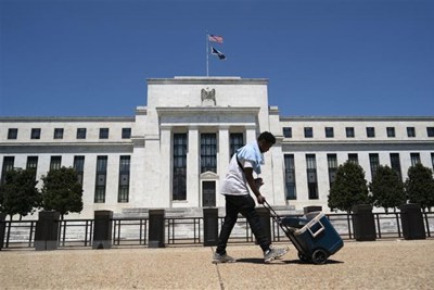 Quan chức Mỹ: Fed cần duy trì lãi suất gần 0% trong ba năm tới