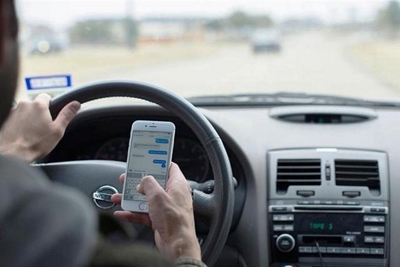 [Video] Đề xuất cấm dùng điện thoại khi lái ô tô