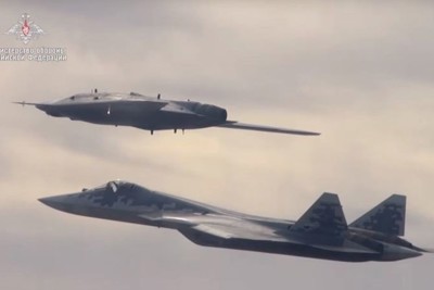 [Video] Bộ đôi chiến cơ tàng hình "chết chóc" Nga cùng cất cánh khoe sức mạnh