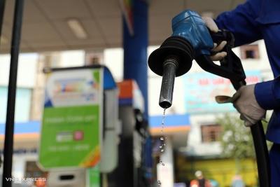  Giá xăng dầu tăng tốc