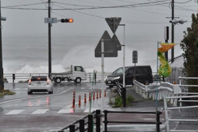 [Ảnh] Hoang tàn trong siêu bão Hagibis, Nhật Bản "oằn mình" hứng thêm động đất mạnh