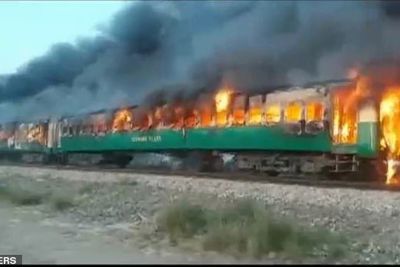 [Video] Hiện trường thảm khốc vụ nổ bình gas trên tàu Pakistan làm 74 người chết