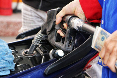  Giá xăng dầu tăng phiên cuối tuần