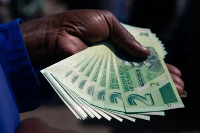[Video] Zimbabwe phát hành tiền mới để giải quyết nạn khan hiếm tiền mặt