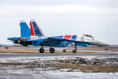  [Video] Phi đội bay "Hiệp sĩ Nga" nhận siêu tiềm kích Su-35S