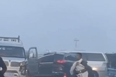 [Video] Sương mù khiến 37 ôtô tông nhau liên hoàn trên cao tốc