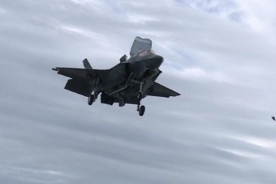 [Video] Chim sống trên tàu sân bay Anh, đe dọa tiêm kích F-35
