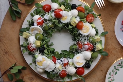 [Video] Mẹo làm salad vòng hoa đơn giản đón Giáng sinh