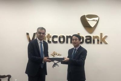 Chủ tịch HĐQT Vietcombank làm việc với Tổng Giám đốc Ngân hàng Standard Chartered Việt Nam