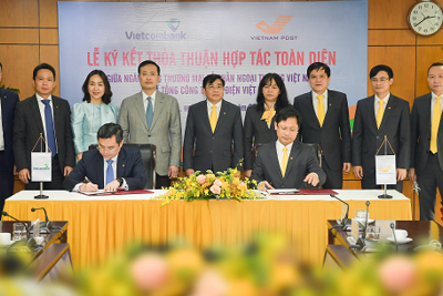 Vietcombank và Vietnam Post ký kết hợp tác toàn diện
