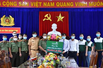 Vietcombank Quảng Nam hỗ trợ lực lượng công an Tỉnh phòng chống dịch Covid-19 