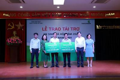 Vietcombank Nam Định tổ chức lễ trao tài trợ an sinh xã hội năm 2021 