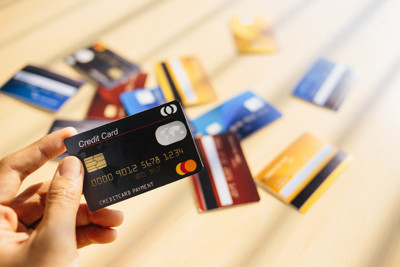Sử dụng thẻ tín dụng - Những ưu nhược điểm cần nắm rõ