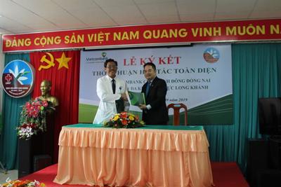 Vietcombank Đông Đồng Nai ký hợp tác với Bệnh viện Đa khoa Khu vực Long Khánh