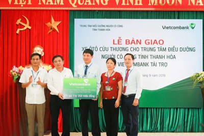 Vietcombank tặng xe cứu thương cho Trung tâm Điều dưỡng người có công tỉnh Thanh Hóa