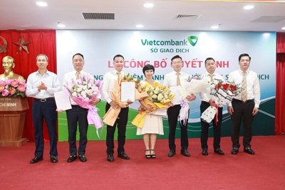 Trẻ hóa cán bộ, tạo sức mạnh cho Đảng bộ Vietcombank Sở giao dịch