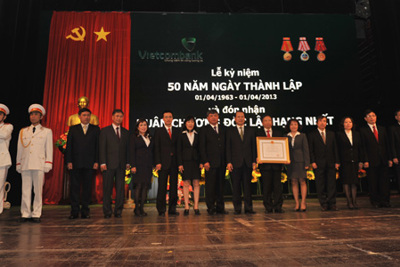 Vietcombank tổ chức kỷ niệm 50 năm thành lập và đón nhận Huân chương Độc lập hạng Nhất Vietcombank tổ chức kỷ niệm 50 năm thành lập và đón nhận Huân chương Độc lập hạng Nhất