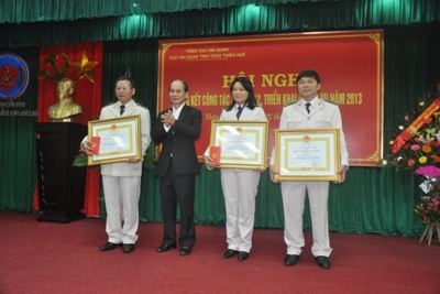 Đảng bộ Cục Hải quan Thừa Thiên Huế: Quán triệt thực hiện Nghị quyết TW4 (khóa XI) Đảng bộ Cục Hải quan Thừa Thiên Huế: Quán triệt thực hiện Nghị quyết TW4 (khóa XI)