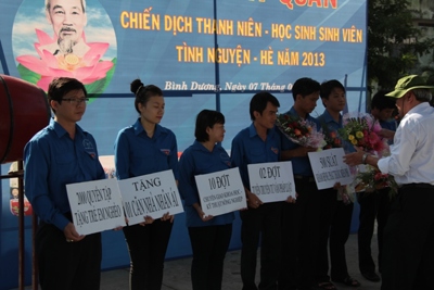 Tuổi trẻ Hải quan Bình Dương: Hưởng ứng chiến dịch hè năm 2013