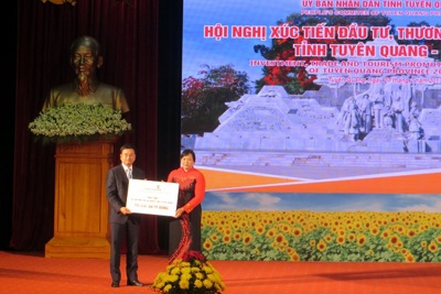 Vietcombank tài trợ 4 tỷ đồng xây nhà cho hộ nghèo tại Tuyên Quang
