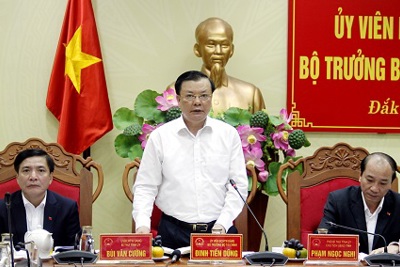 Bộ trưởng Bộ Tài chính Đinh Tiến Dũng làm việc tại tỉnh Đắk Lắk